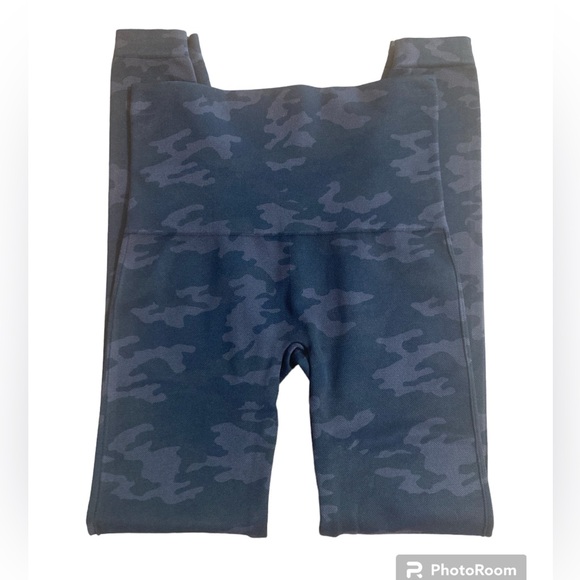 Spanx Look At Me Now Camo Leggings size M - Picture 5 of 10